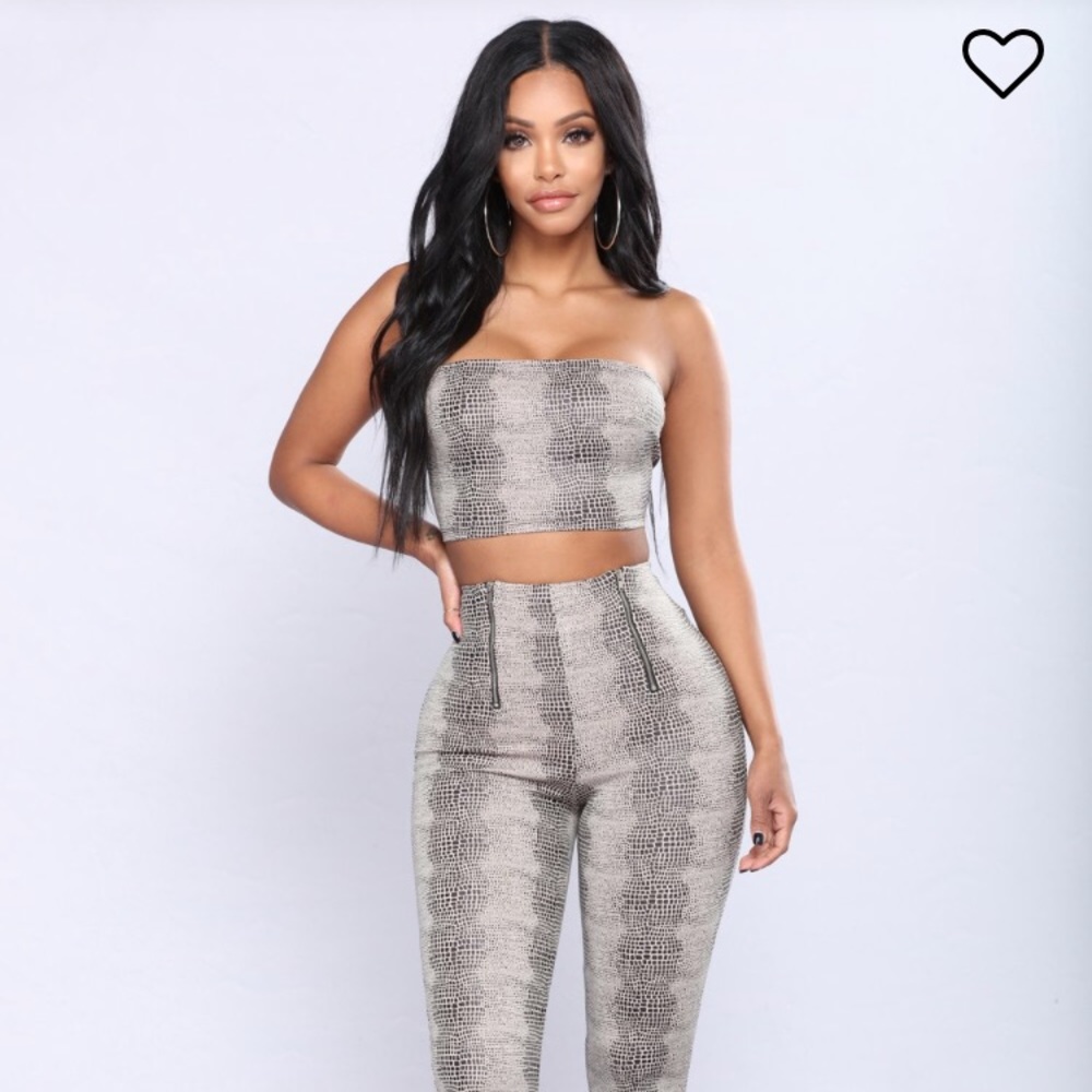 Slither My Way Matching Set in Taupe